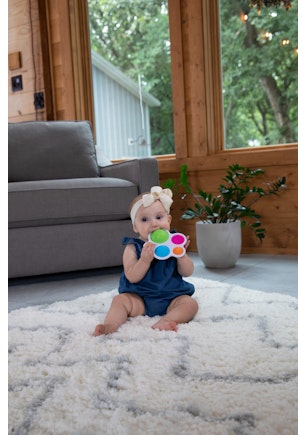 Fat Brain Toy Co Dimpl for 10m-24m Babies/Infants Colour Pop Sensory Bubble Toy 